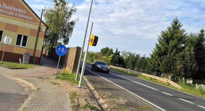 Nowy fotoradar TraffiStar SR390 na trasie DK22 w Boleminie niedaleko Gorzowa rejestrujący kierowców
