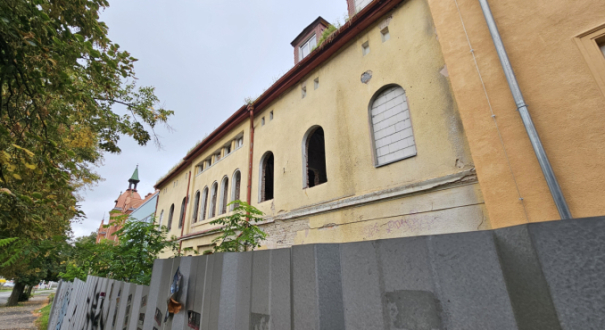 zabytkowy budynek B przy CEZiB Gorzow po decyzji konserwatora koszty remontu 17 mln zl