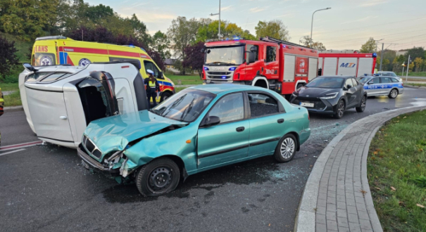 wypadek zderzenie dwoch samochodow osobowych toyota daewoo rondo gdanskie gorzow interwencja strazy pozarnej zablokowana droga utrudnienia korki