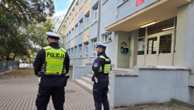 patrole policji przed szkolami grozby w internecie zatrzymania nastolatkow bezpieczenstwo uczniow Gorzow