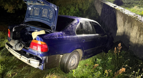 wypadek bmw uderzenie w sciane domu lubiszyn gorzow rozbite bmw na przepuscie drogowym wypadek lubiszyn gorzow