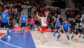 reprezentacja Polski w futsalu mecz z Bosnia i Hercegowina eliminacje do Mistrzostw Swiata 2028 hala widowiskowo sportowa Arena Gorzow

ALT SEO 2: zawodnicy polskiej kadry narodowej futsal eliminacje m