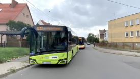 Autobus linii 128 na osiedlu Piaski w Gorzowie