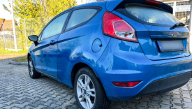 niebieski ford fiesta odzyskany przez policje po kradziezy pod gorzowem skradziony ford zabezpieczony przez policjantow w powiecie gorzowskim kradziez zapasowym kluczykiem