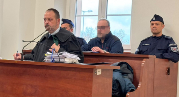 utajniony proces w gorzowie 48 letni nauczyciel i fotograf robert s przed sadem rejonowym za wykorzystywanie nastolatek i grooming